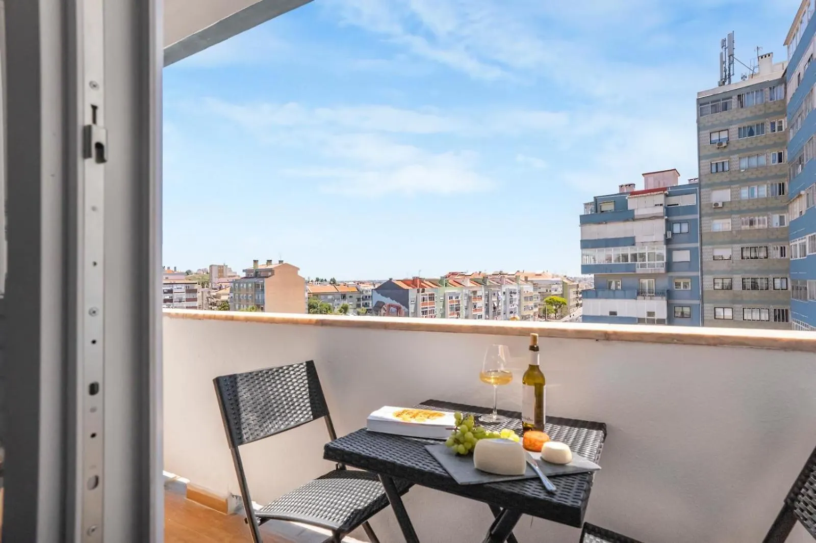 Modern Apartment By Cm Properties Amadora