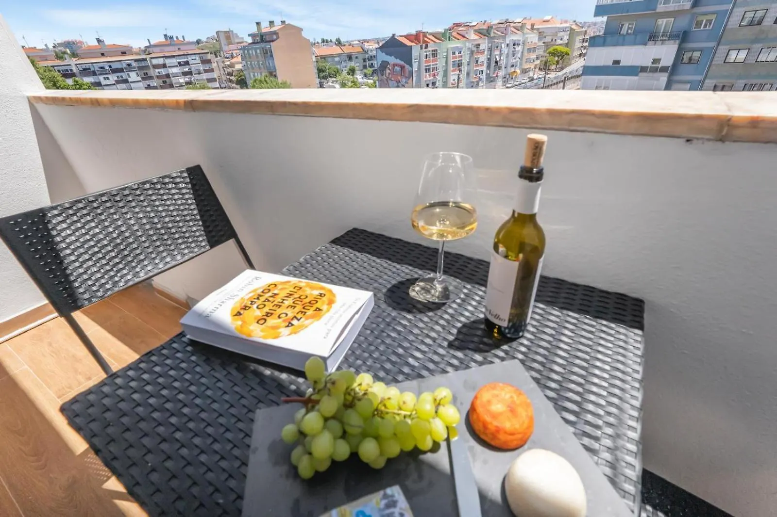 Modern Apartment By Cm Properties Amadora Portugal